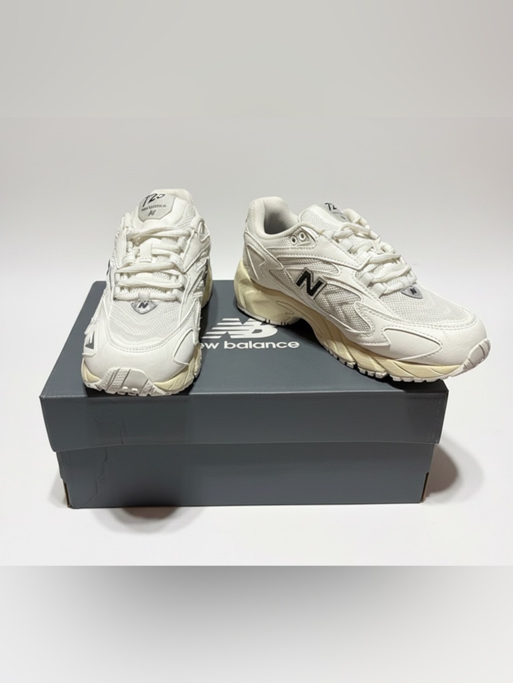 New Balance White and Cream Retro Chunky Sneakers Men’s size 7 - Picture 2 of 6